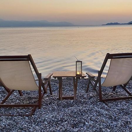 Onar Beachfront Residence, Loutraki Экстерьер фото
