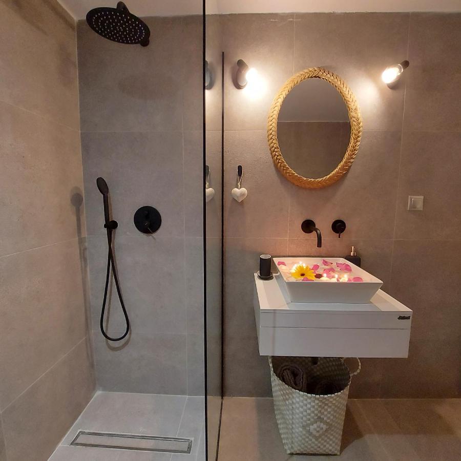 Onar Beachfront Residence, Loutraki Экстерьер фото